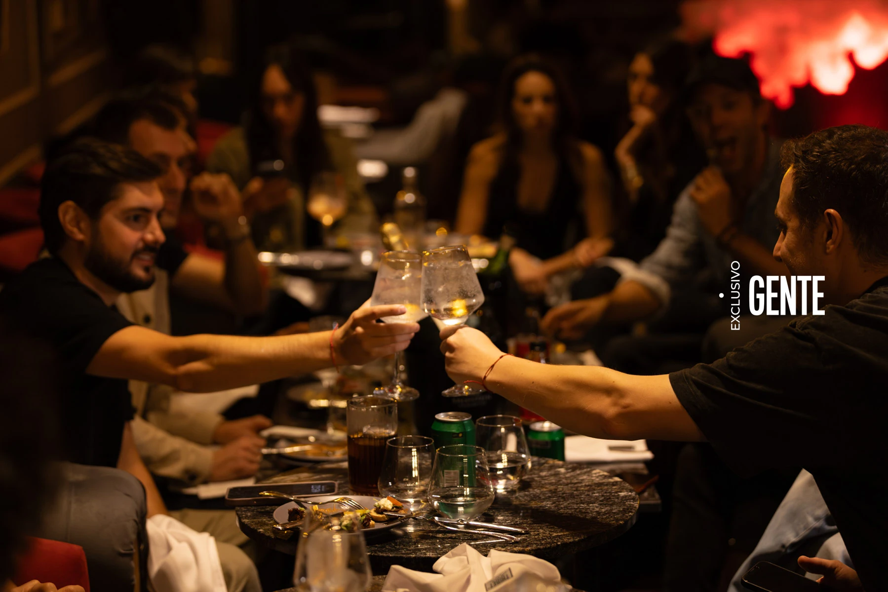 En cada mesa, el espíritu de encuentro se vuelve protagonista de la experiencia.