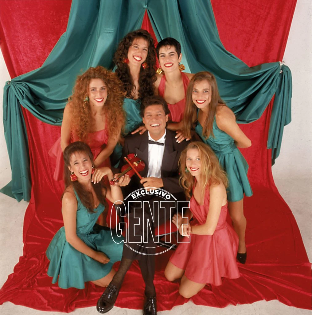 El grupo de bailarinas bautizado Las T-Nellys: una de ellas –Paula Robles– sería la segunda esposa de Marcelo.