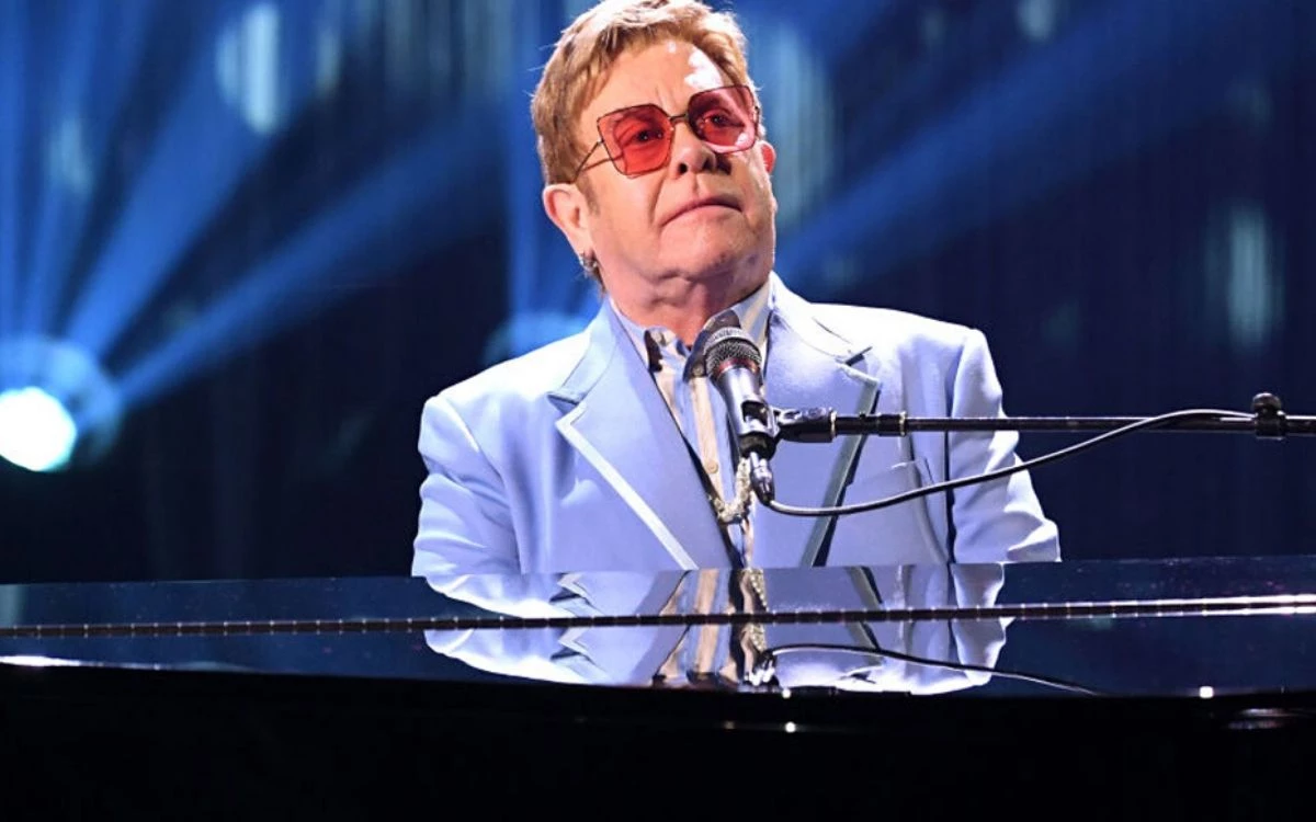 Imagen de archivo: Elton John en uno de sus shows durante la gira Farewell Yellow Brick Road en el O2 Arena, abril de 2023, Londres.