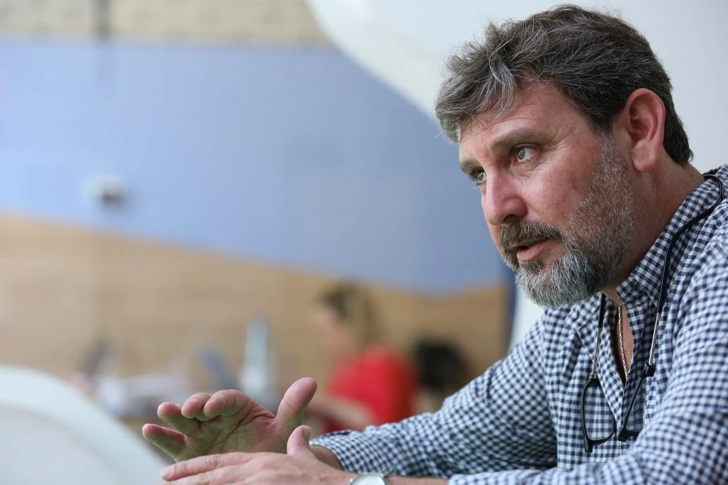 "Trabajamos para que el alumno sea protagonista de sus propios aprendizajes, en lugar de mantener esa idea del maestro como poseedor del saber", señala Javier Geoghegan.