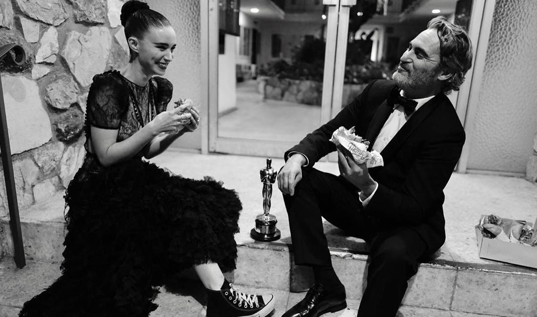 La cena vegana de Joaquin Phoenix y Rooney Mara después de los Oscar