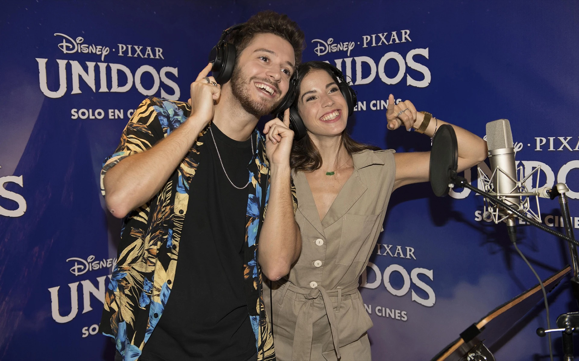 Ruggero y Cande felices por cumplir un sueño