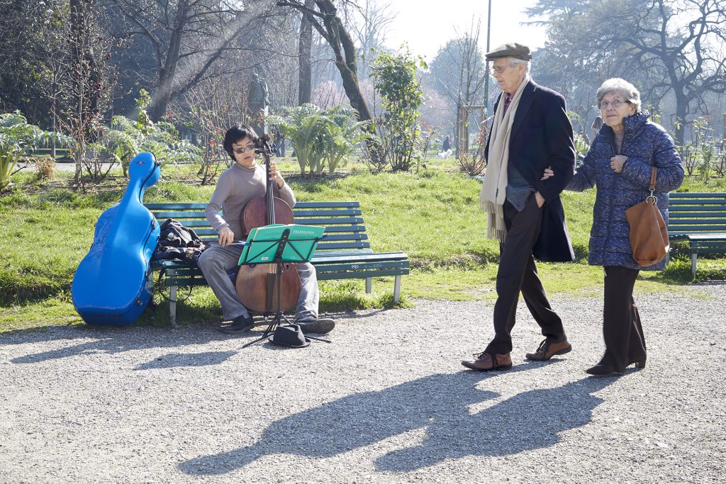 Con los establecimientos y escuelas cerradas, mucha gente se dedica a hacer  sus actividades al aire abierto.