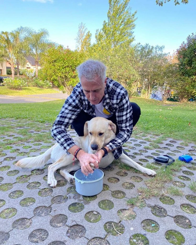 CUIDADOS EXTREMOS. Marley y Bailey comparten todo.