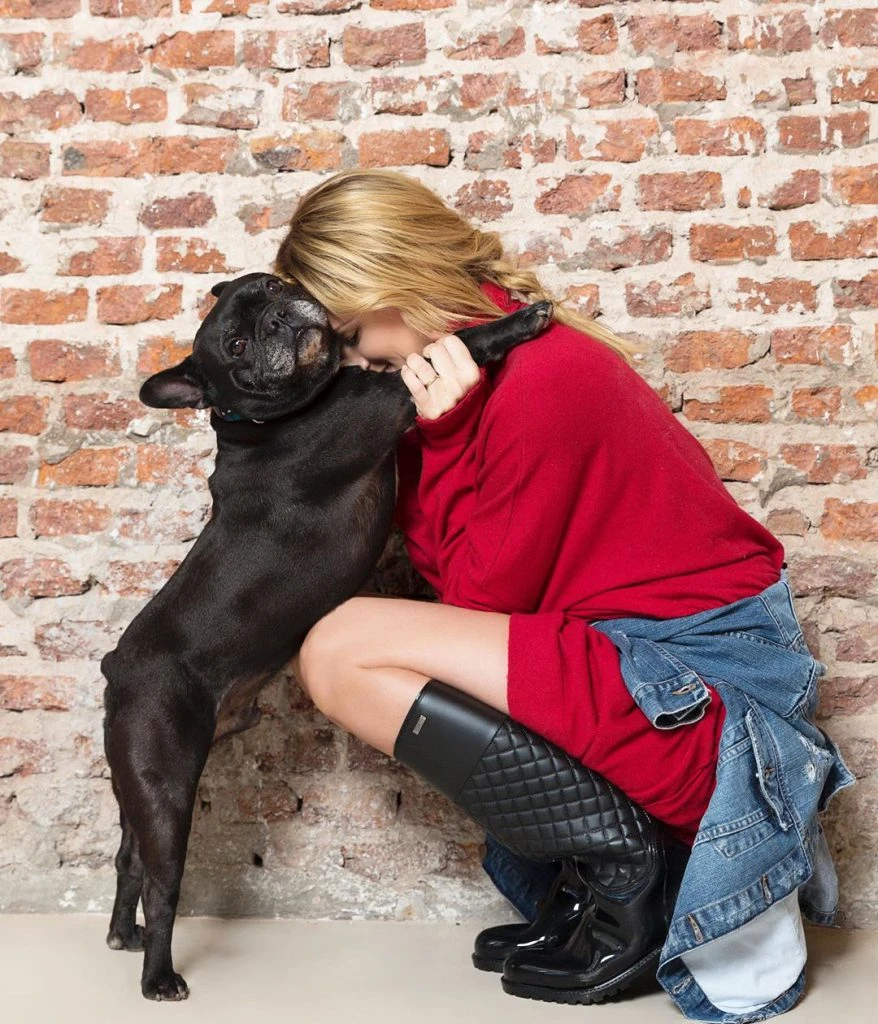 HOMENAJE. Con una foto de Moro, Paula Chaves recordó en su día a todos los perros callejeros.