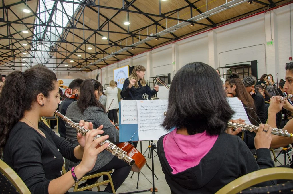 Los ensayos son fundamentales para los miembros de la orquesta.