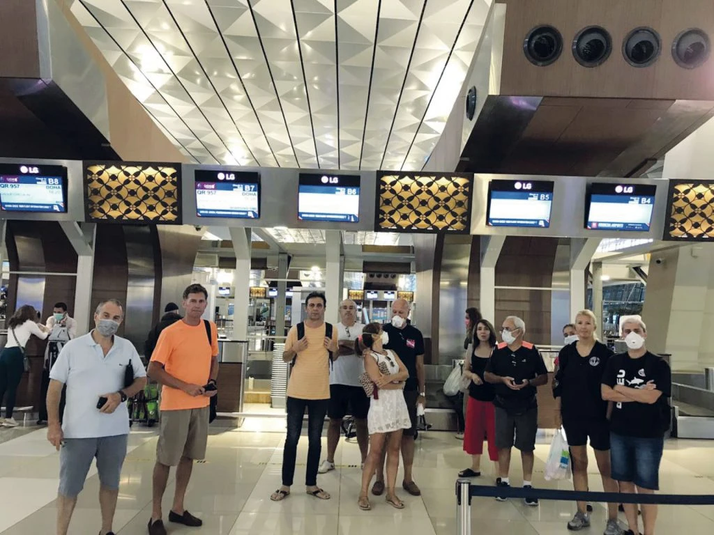 En el aeropuerto de Yakarta los argentinos se enteraron de que habían quedado varados en Indonesia. 
