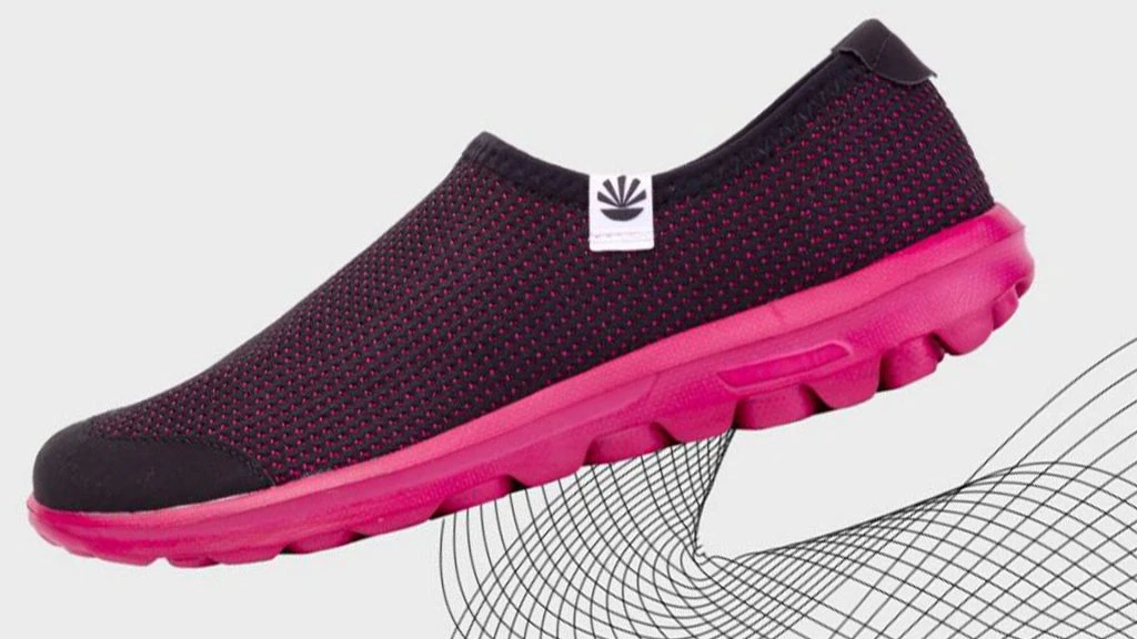 El modelo Sempai sólo pesa 230 gramos y tiene un tejido que se adapta a la forma del pie.