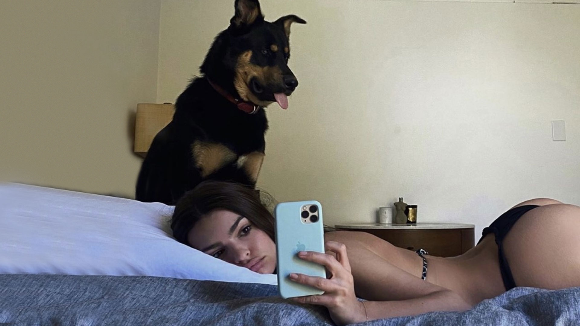 La sexy cuarentena de Emrata en diez fotos