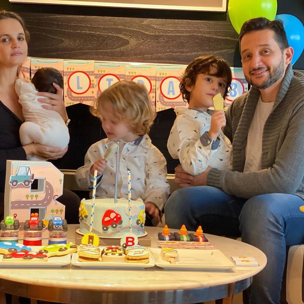 Los Paoloski-Garciarena a pleno: Sabrina, la pequeña Mía, Beltrán, León y Germán.