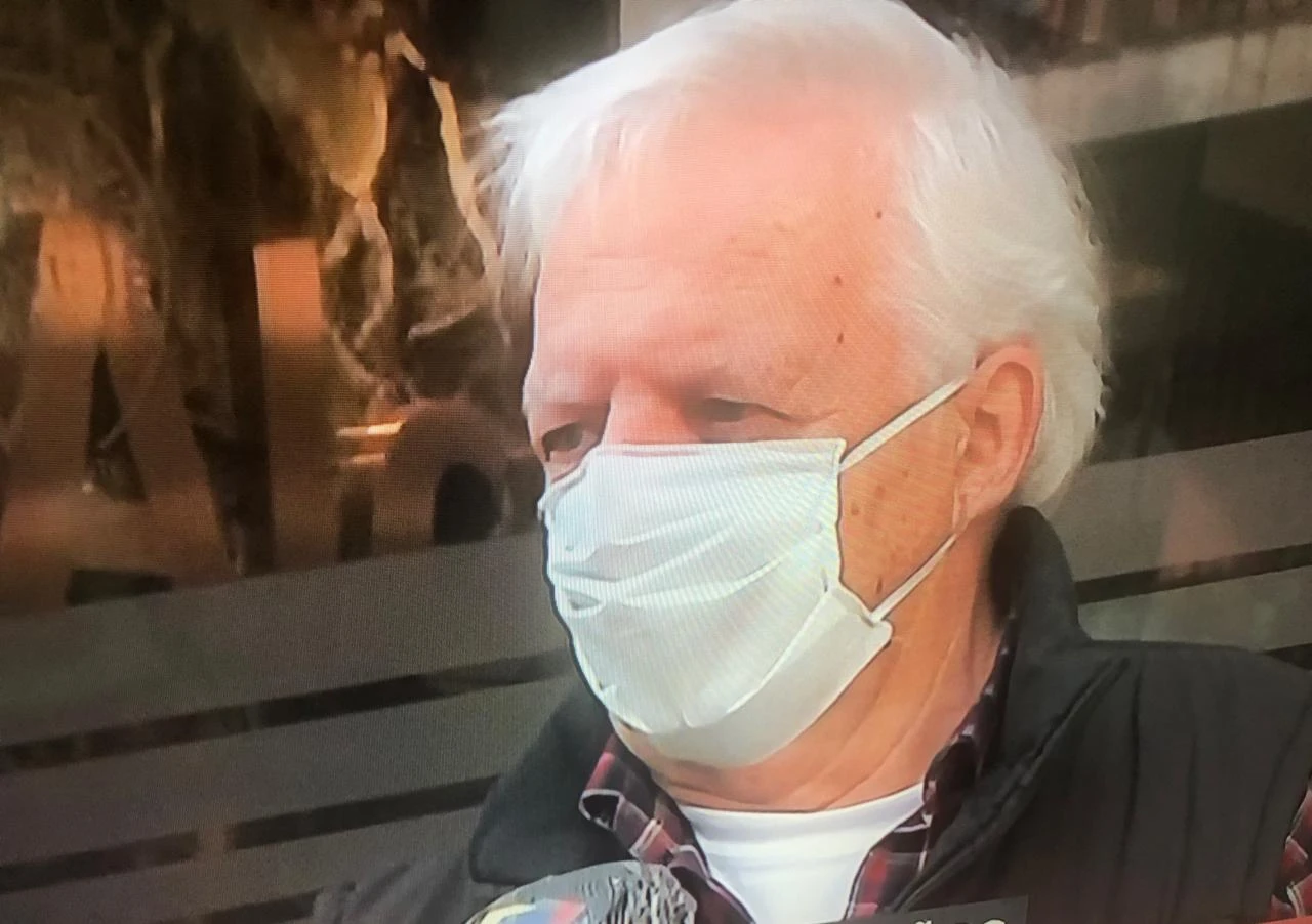 Carlos Hoffmann, hermano de Sergio Denis habló a horas de la muerte del cantante.