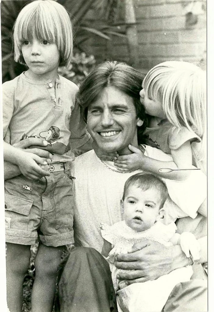 Sergio Denis con sus tres hijos: Federico, Victoria y Bárbara.