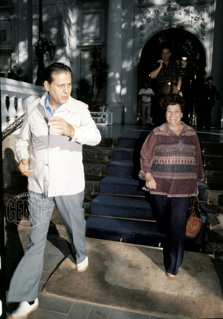 Junto a su esposa de toda la vida, que falleció en 1998. En su círculo cercano señalaron siempre que la muerte de María Antonia fue un golpe del cual el médico nunca logró reponerse.