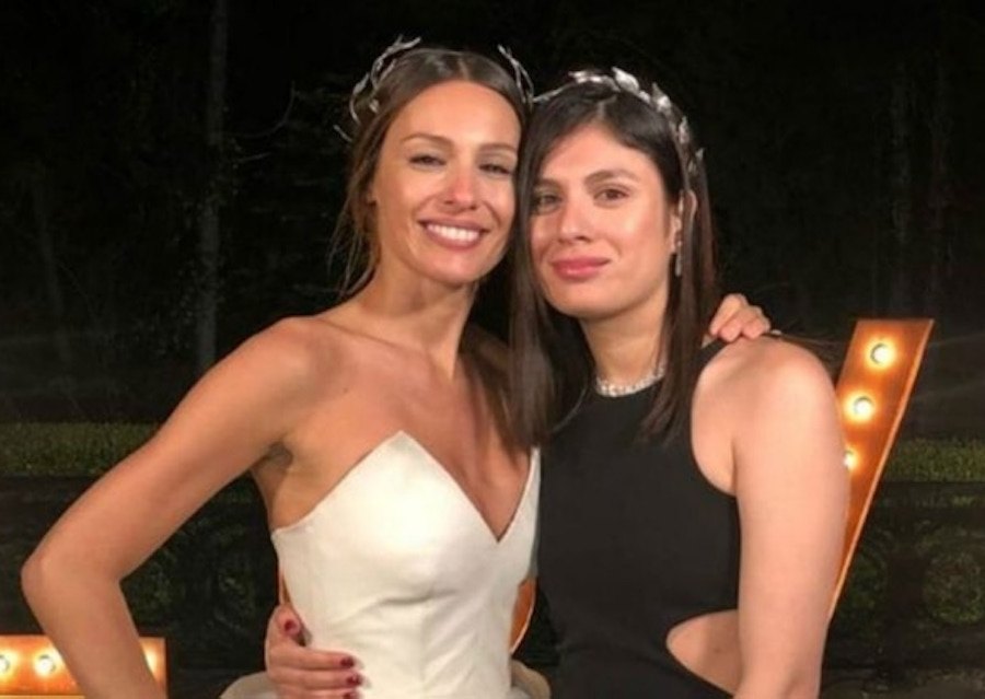 Pampita y Viviana Benítez, hoy ex niñera de sus hijos y denunciante, en el casamiento de la conductora con Roberto García Moritán. Según dijo el abogado de Benítez, “no tenía opción de no concurrir, porque fue a trabajar como niñera”.