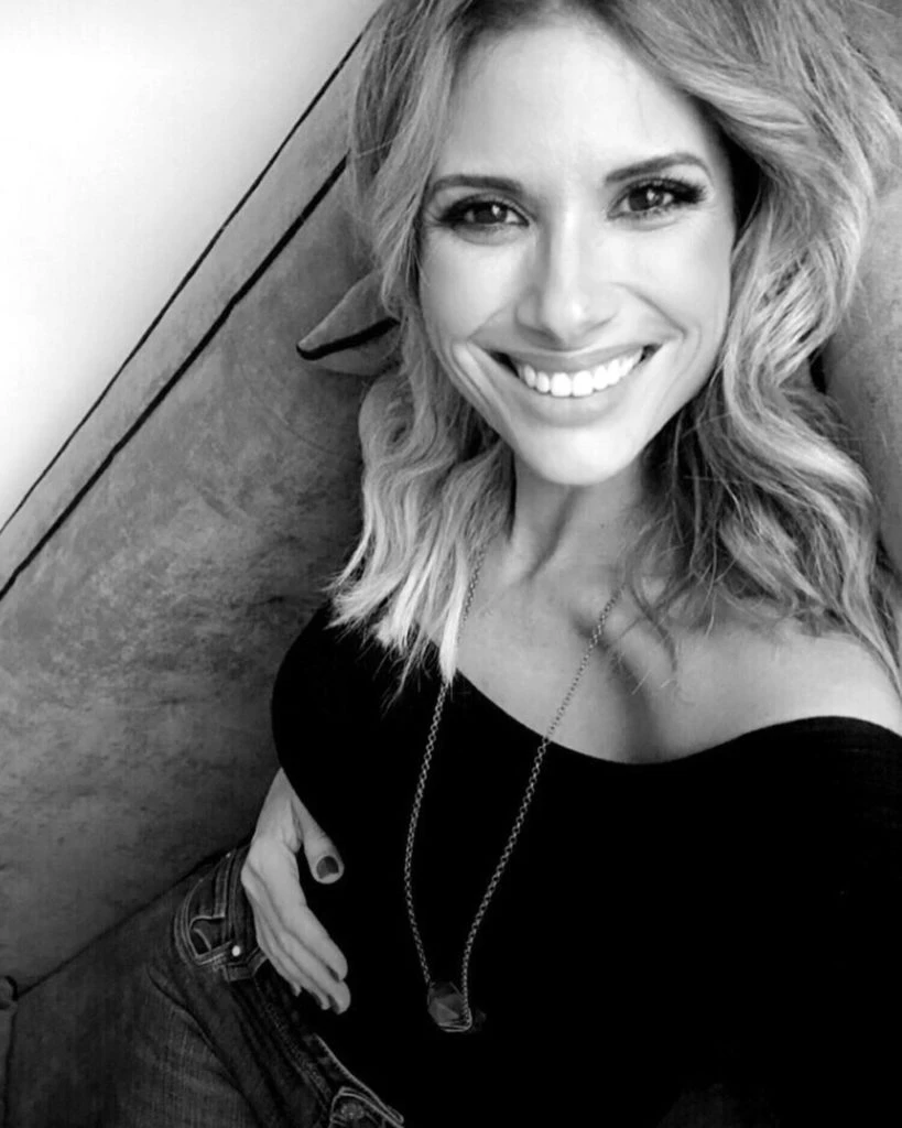 Alessandra Rampolla acompañó su imagen con una cita de India Arie: “No soy mi cabello, no soy esta piel. Soy el alma que me habita”