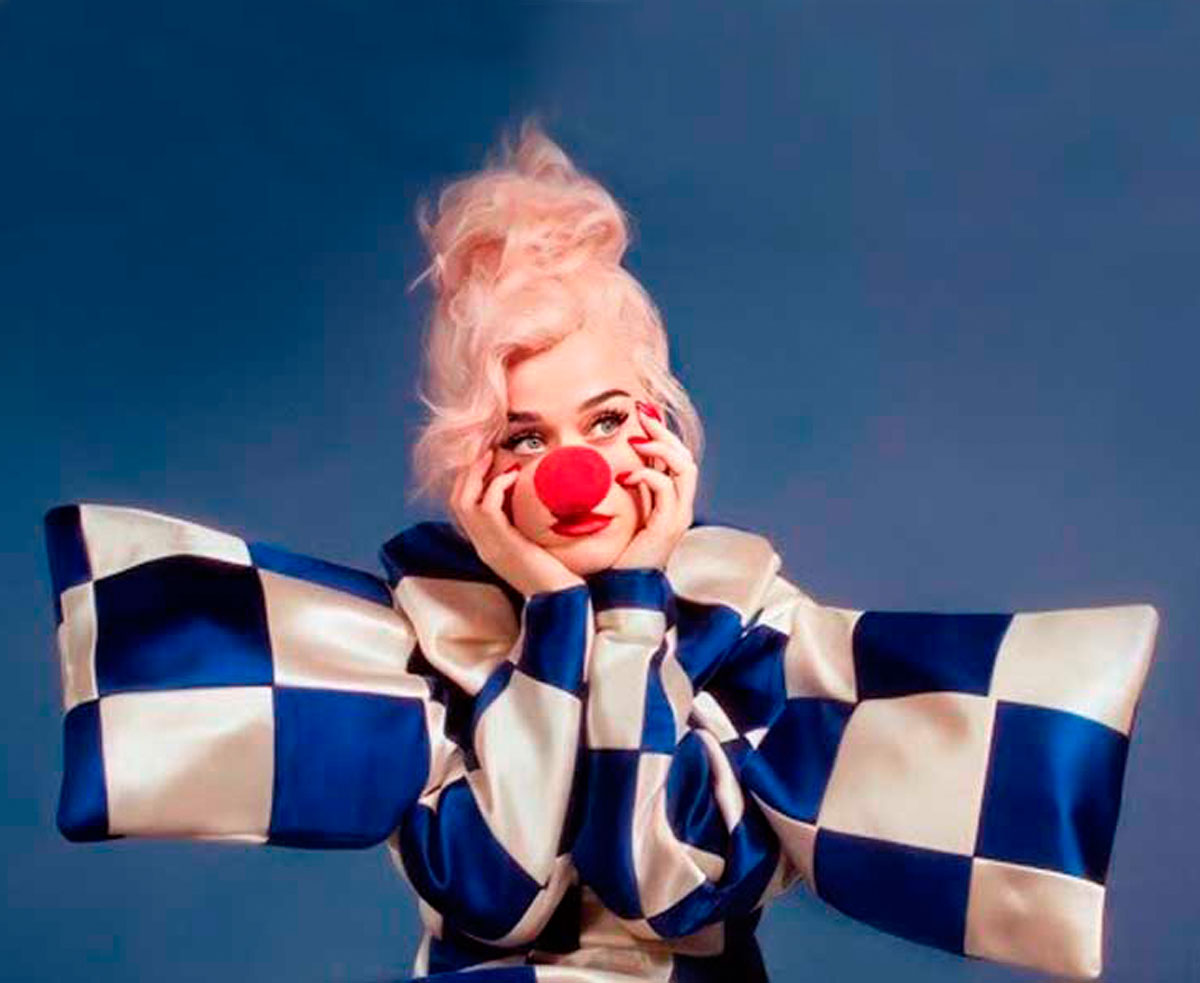 Con corpiño para amamantar y trusa: Katy Perry retrató el lado B de la maternidad a cinco días de haber dado a luz a Daisy Bloom