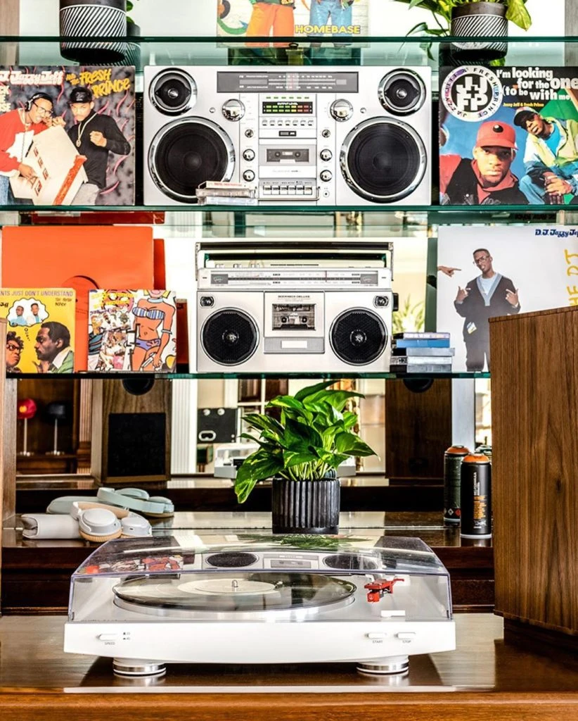 Las grandes caseteras no podían faltar en la ambientación