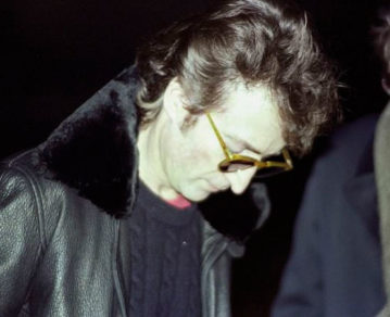 A 45 años del asesinato de John Lennon, la aterradora historia de su última foto y su último autógrafo: "¡Me dispararon!"