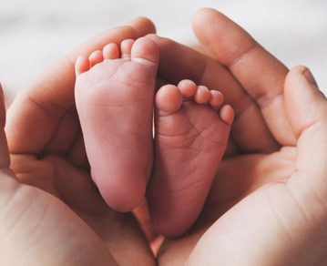 Revelan que la voz materna reduce los signos de dolor en los bebés prematuros