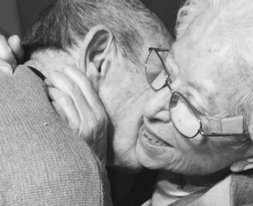 Video: el emotivo reencuentro entre dos abuelos separados por la pandemia