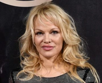 Pamela Anderson se enfrenta a su pasado