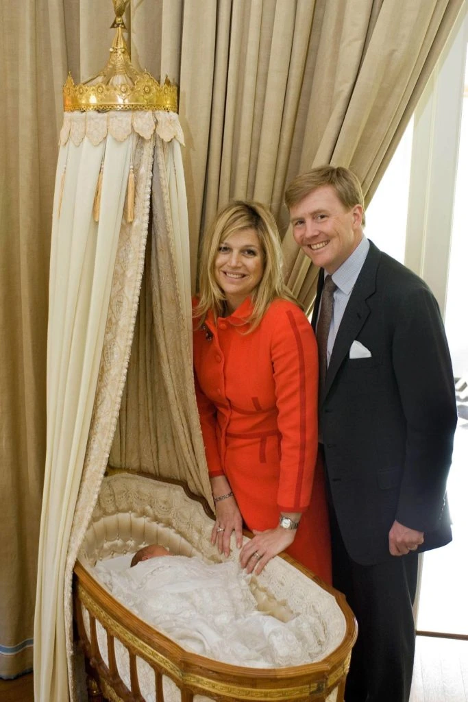 Máxima y el Rey Guillermo con Ariadna, la menor de sus hijas