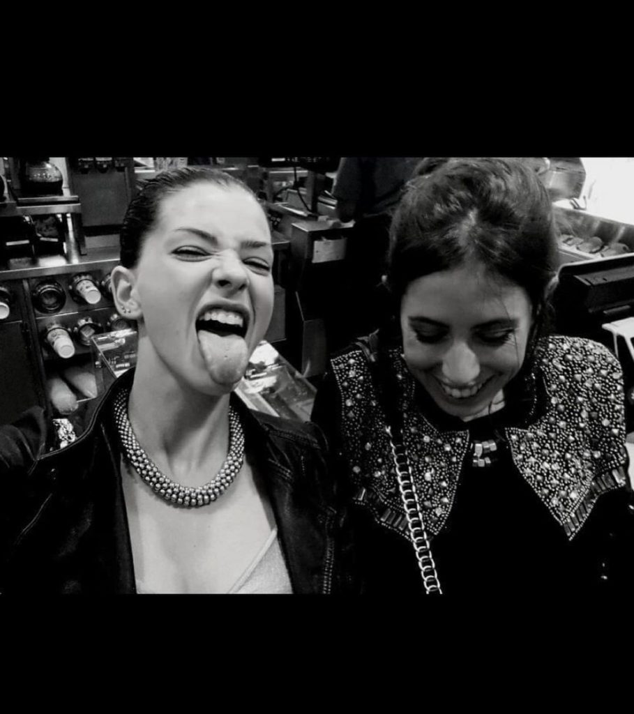 La imagen tiene un atributo ALT vacío; su nombre de archivo es sangrejaponesa-129723895_1745247035649548_6800509294072391253_n-909x1024.jpg