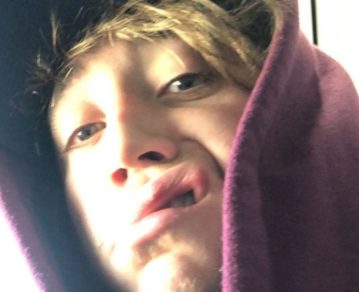 Paulo Londra disfrutó de la histórica nevada en Córdoba con un romántico gesto hacia su novia