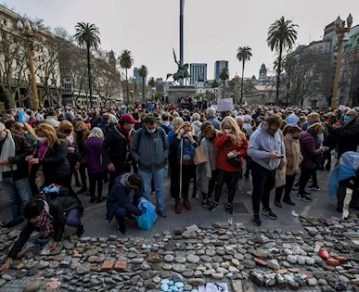 Una manifestación marchó por los muertos del coronavirus