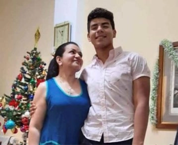 La última foto de Fernando Báez Sosa junto a su mamá Graciela.