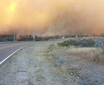 El fuego arrasa con todo en las sierras cordobesas y hay evacuados