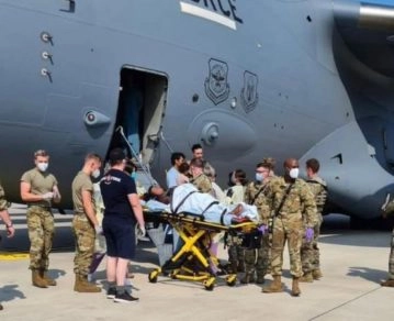 Una mujer entró en trabajo de parto durante un vuelo en Afganistán