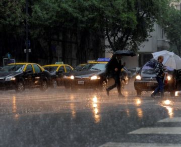Tormenta con granizo: cómo seguirá el clima este fin de semana y cuánta lluvia se prevé