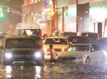 ars stuck on a street flooded by heavy rain as remnants of Hurricane Ida hit the area in the Queens borough of New York, New York, USA, 01 September 2021. (Estados Unidos, Nueva York) EFE/EPA/JUSTIN LANE