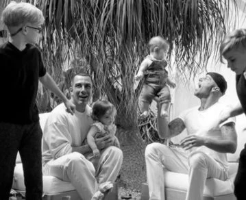 Ricky Martin y una foto a familia completa: con quien fue su ex pareja, Jwan Yosef, su hija más pequeña Lucia, su hijo Renn, y adelante y de negro, los gemelos Valentino y Matteo.