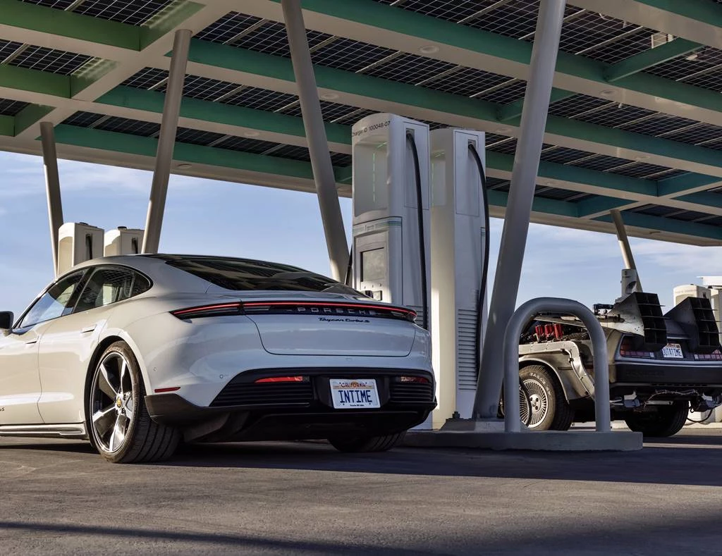 Porsche Taycan Volver al Futuro