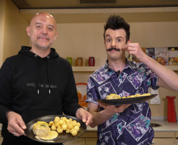 ¿Qué comen los famosos?: El Pelado López prueba un pollo a la crema de romero imperdible