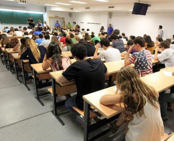 Feminismo y "diversidad identitaria": los nuevos temas que aprenderán los estudiantes de secundaria en España