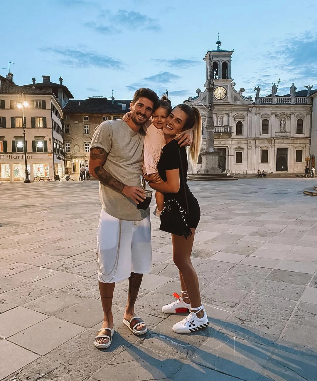 Rodrigo de Paul y Camila Homs apostaron a la familia y se mostraron juntos  en Navidad – GENTE Online