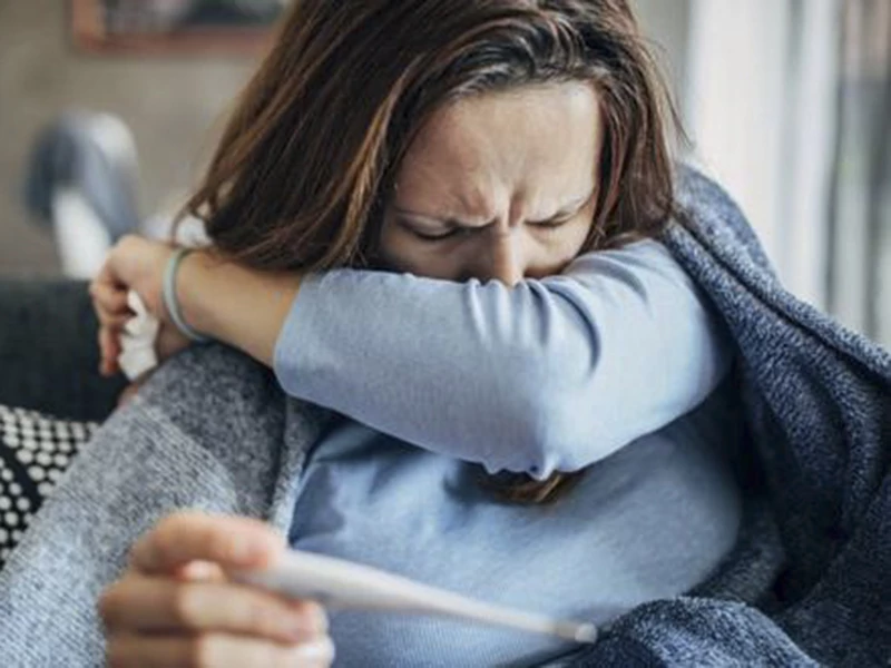 Ómicron, cómo diferenciar los síntomas de un resfrío