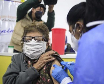 Ecuador hace obligatoria la vacunación contra el COVID-19