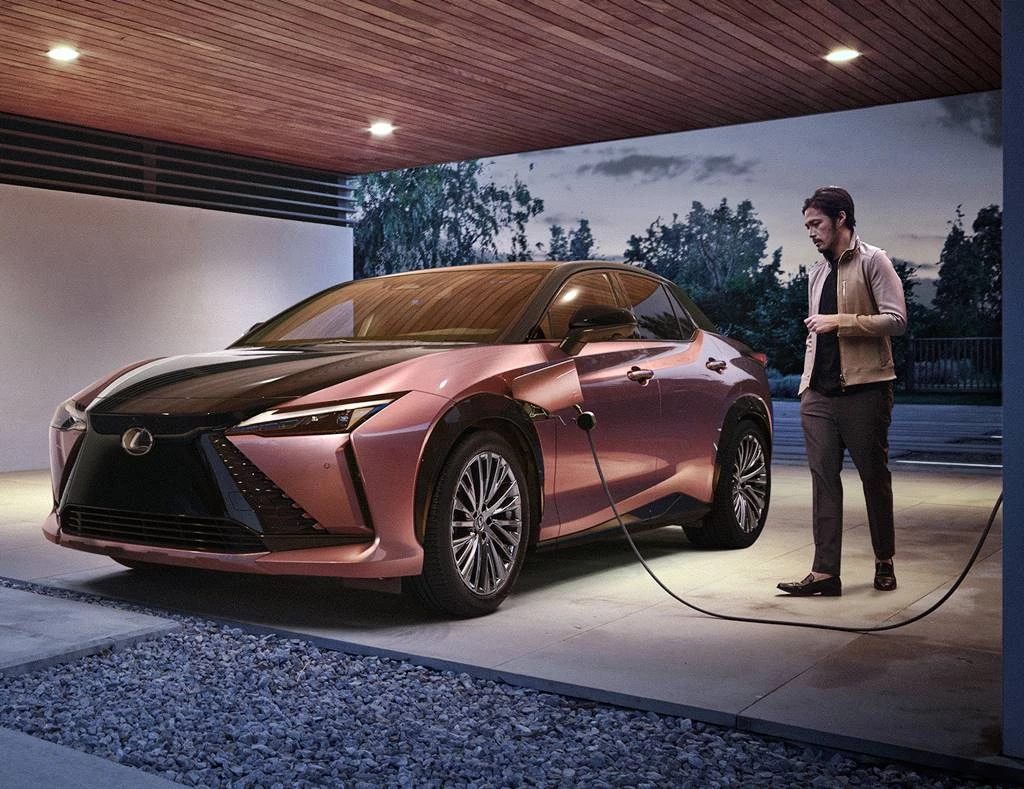 Lexus RZ 450e