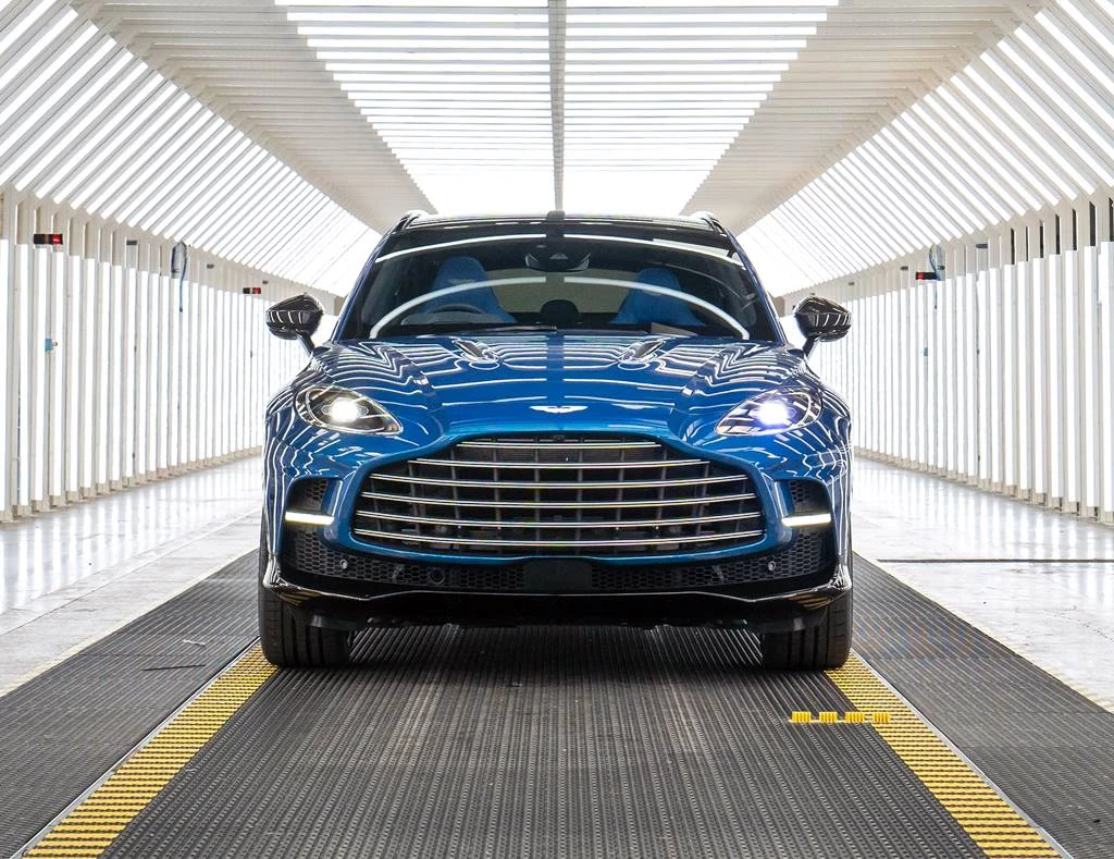 Aston Martin DBX707