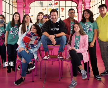 Benjamín Vicuña y los niños: un back a corazón abierto