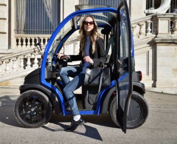 El microcar eléctrico con las cualidades de una moto que es furor en Europa