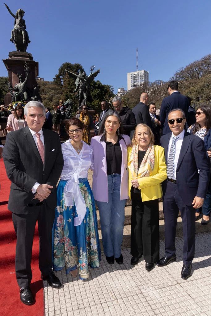 Peter Camino Cannock (Embajador de Perú en Argentina), Ginnette Campos Rojas (Embajadora de Costa Rica en Argentina), Bárbara Figueroa (Embajadora de Chile en Argentina), Lilia Rossbach (Embajadora de México en Argentina), Fares Yassir (Embajador de Marruecos en Argentina)
