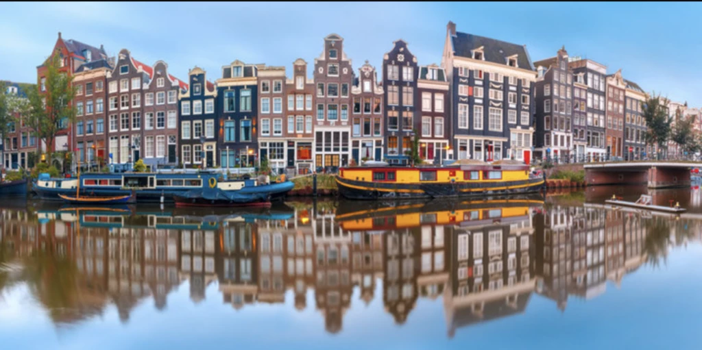 El canal de Singel de Ámsterdam.
