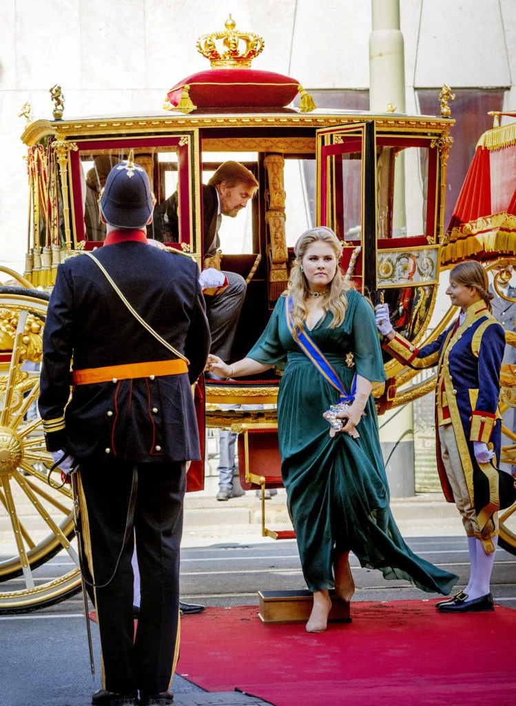 Así arribó Amalia a la celebración.