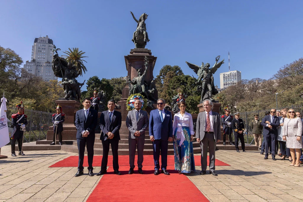 Carlos Alberto Rojas Santos (Ministro - Encargado de Negocios a.i. de la Embajada de Nicaragua en Argentina), Carlos Antonio Midence (Embajador de Nicaragua en Argentina), Eduardo Cardoza Mata (Embajador de El Salvador en Argentina), Rony Abiú Chalí (Embajador de Guatemala en Argentina), Ginnette Campos Rojas (Embajadora de Costa Rica en Argentina) y Pablo Tettamanti (Vicecanciller de la Argentina)