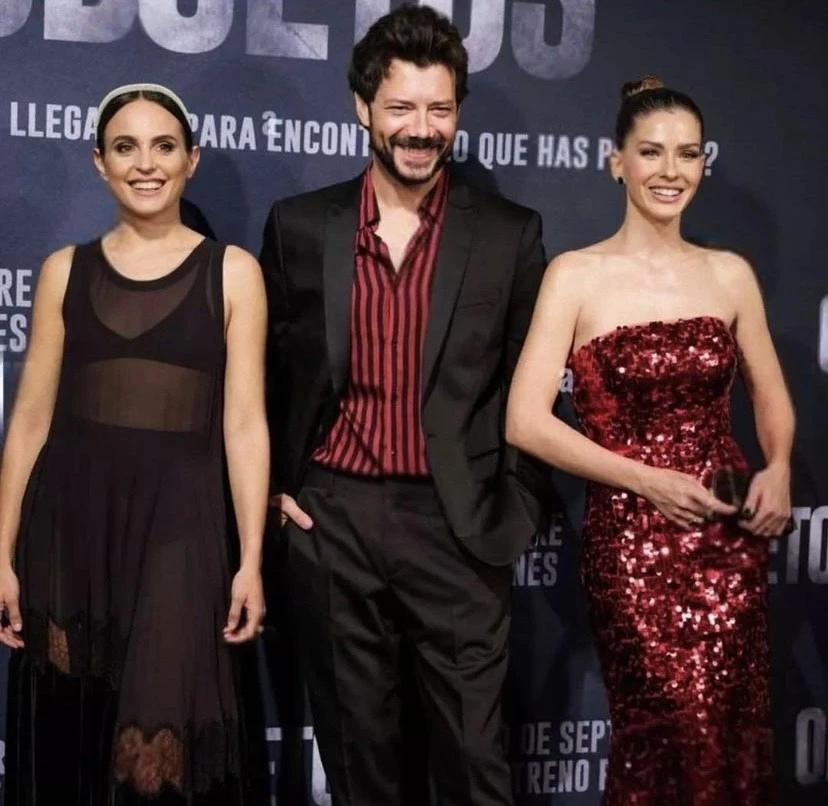 La China Suárez presentó la película Objetos en Madrid con un look impactante 